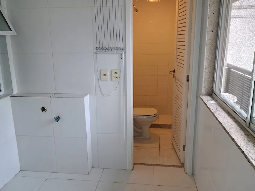 Apartamento de 3 quartos com janelas do piso ao teto — photo 21