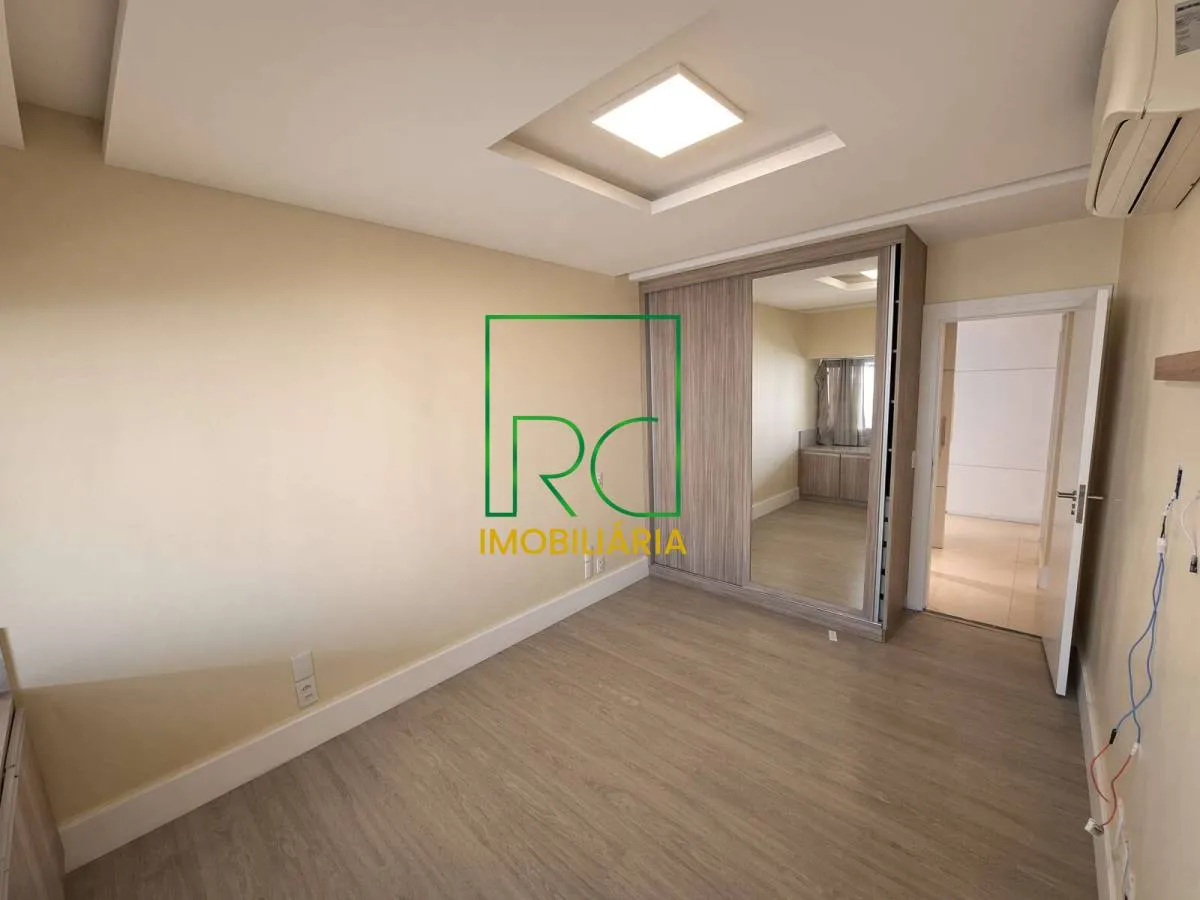 Apartamento de 300 m² com banheira e vista para a água — photo 21
