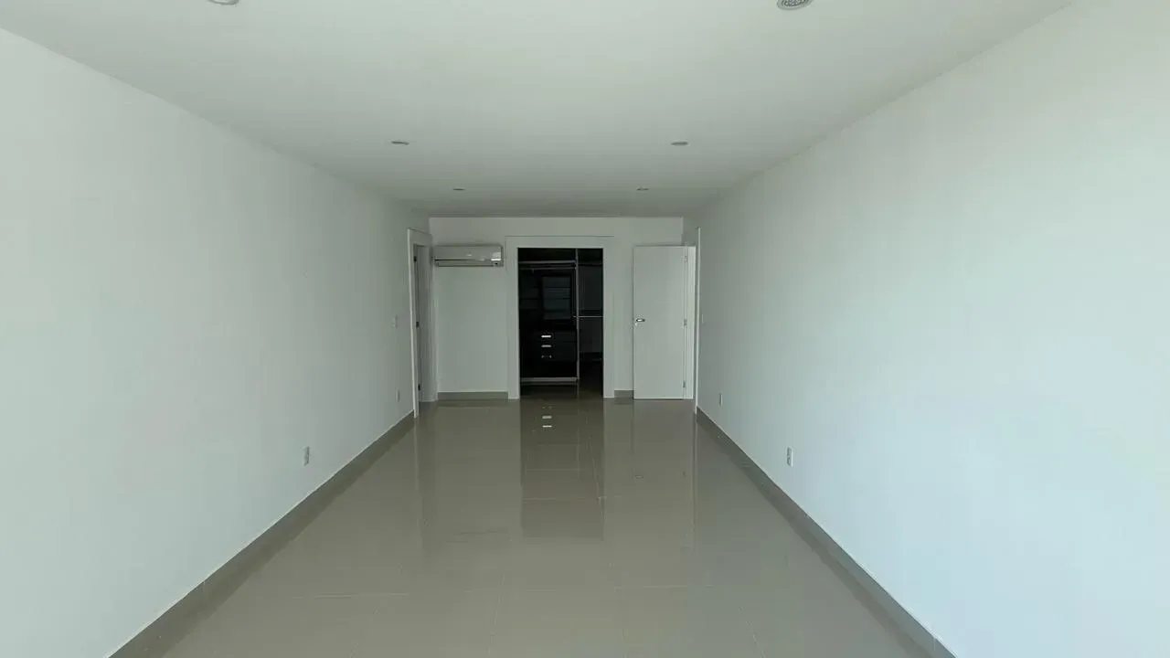 Casa com 5 quartos e 5 banheiros, 900 m² — photo 4