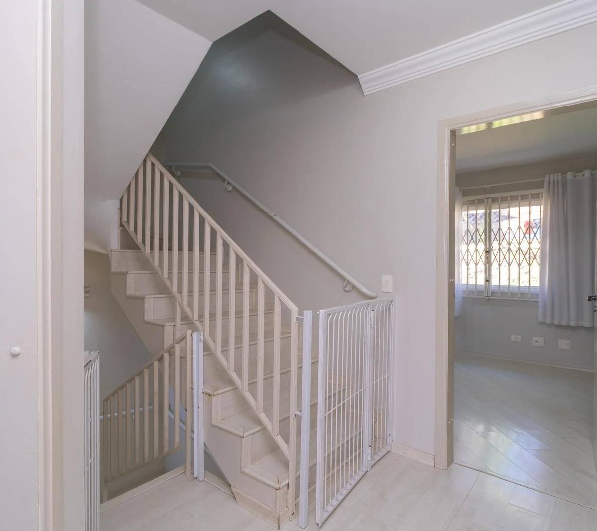 Walk-in closet in a 3-bedroom house, 140 m² — photo 25