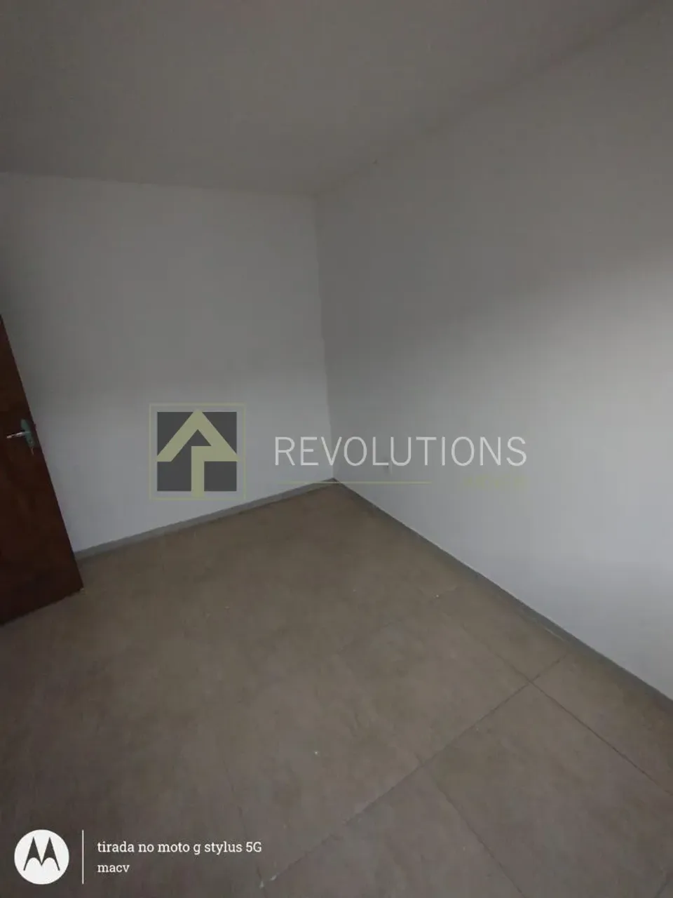 2-bedroom apartment with balcony and laundry area — photo 13
