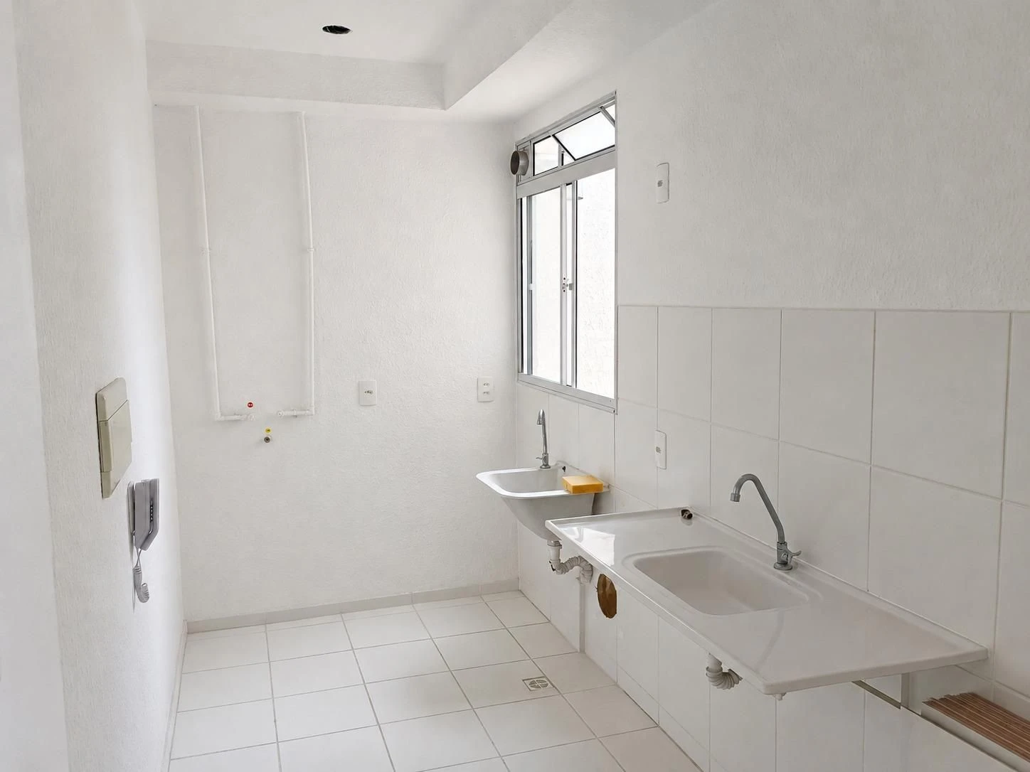 Apartamento con 2 dormitorios, 1 baño y plaza de parking — photo 2