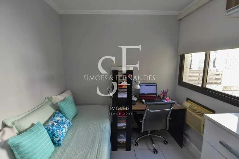 Apartment with 4 bedrooms, balcony and terrace — photo 11