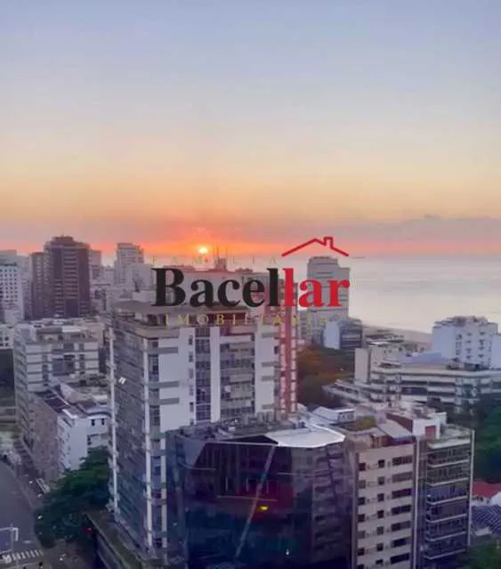 Furnished 52 m² apartment with 1 bedroom and parking — photo 11