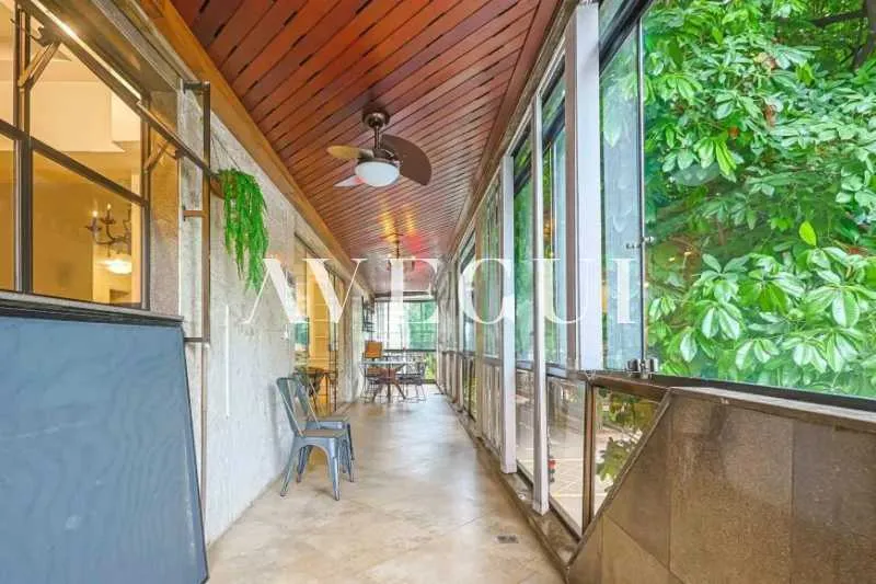 Renovated apartment with balcony, 120 m² and 2 bedrooms — photo 10