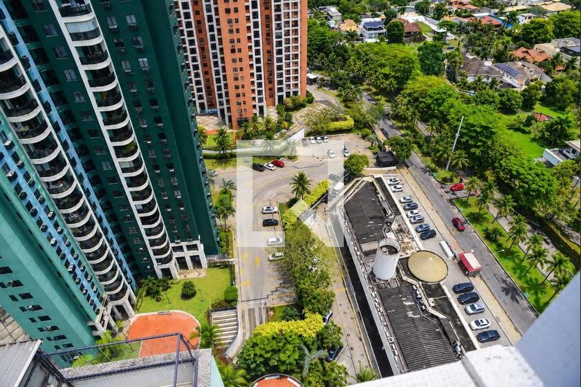 Квартира 200 м² з 3 спальнями та балконом — photo 20