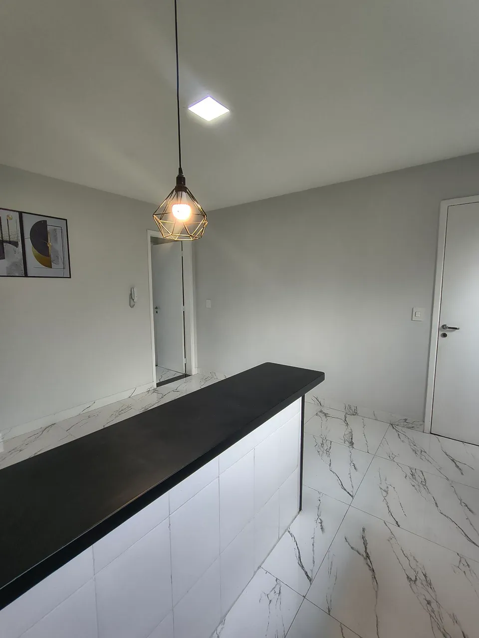 Unfurnished 1-bedroom apartment with open-plan kitchen — photo 15