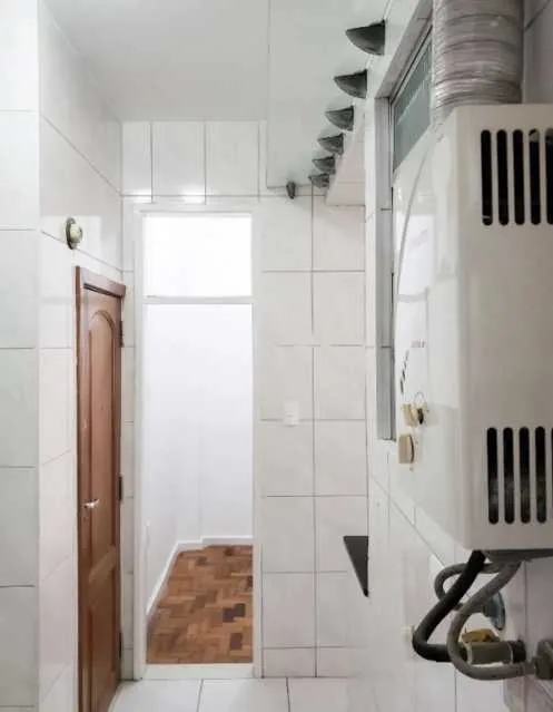 3-bedroom apartment with closed kitchen and laundry area — photo 7