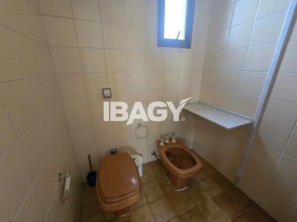 Furnished 512 m² apartment with a enclosed balcony — photo 34