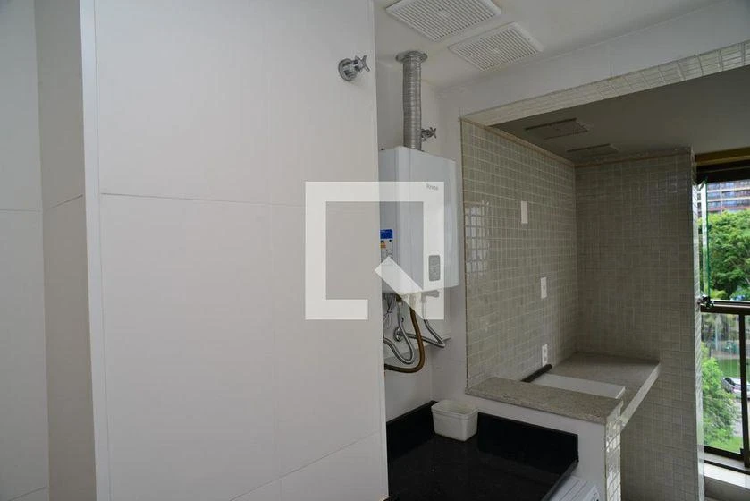 Glass-enclosed balcony in a 3-bedroom apartment, 103 m² — photo 11