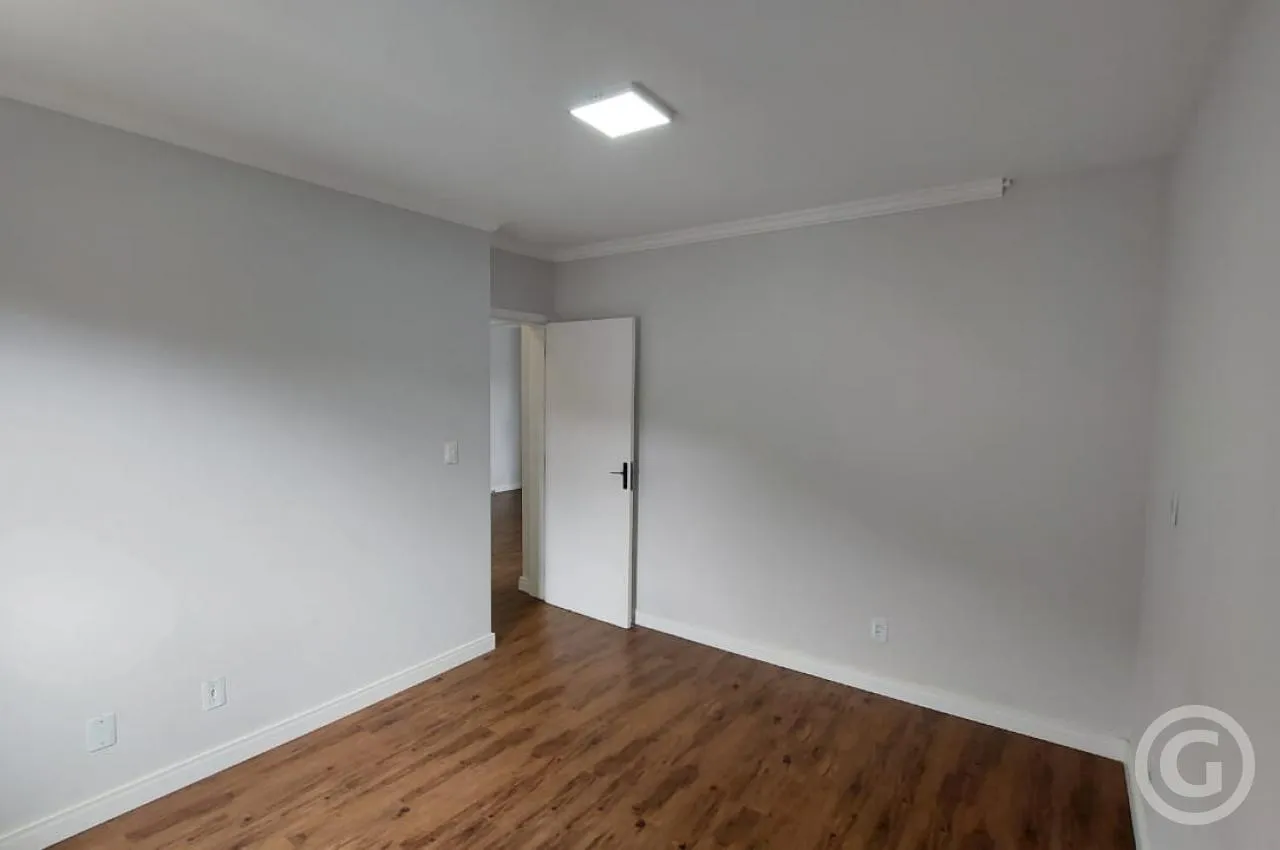 2-bedroom apartment with a glass-enclosed balcony — photo 6