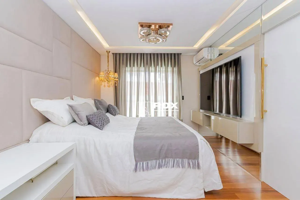 Furnished house with 4 en-suite bedrooms and 266 m² — photo 41