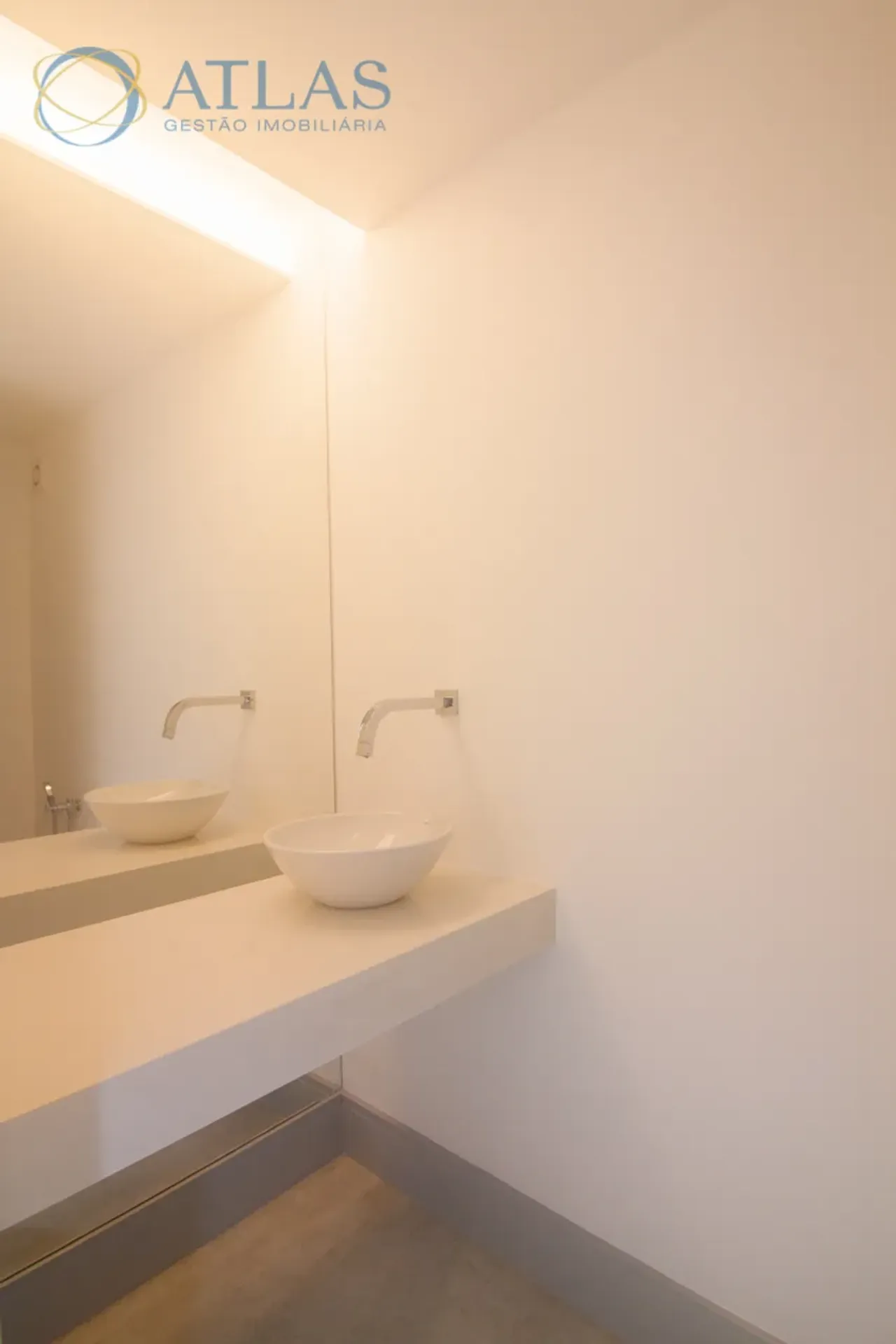 Apartamento, 90 m², com janelas do piso ao teto — photo 4