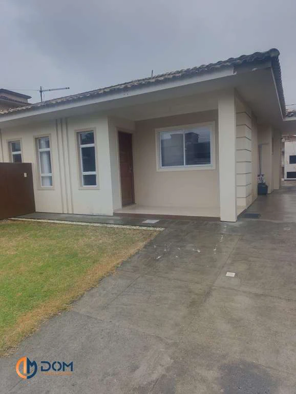 Single-level house with 2 bedrooms and air conditioning