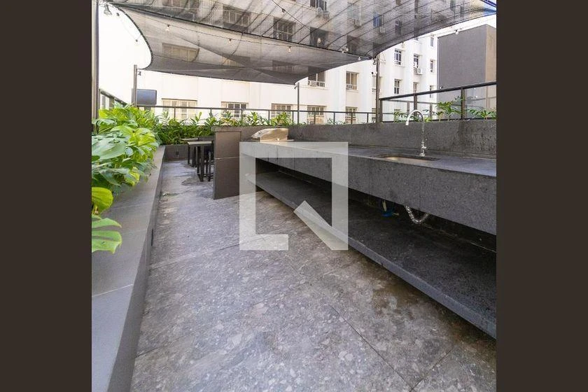 Balcony with a grill in a one-bedroom apartment, 32 m² — photo 5