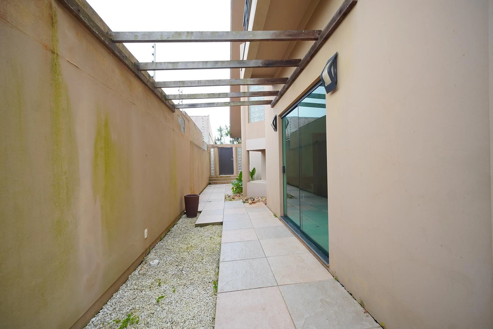 407 m² house with a washing machine and a bathtub — photo 41