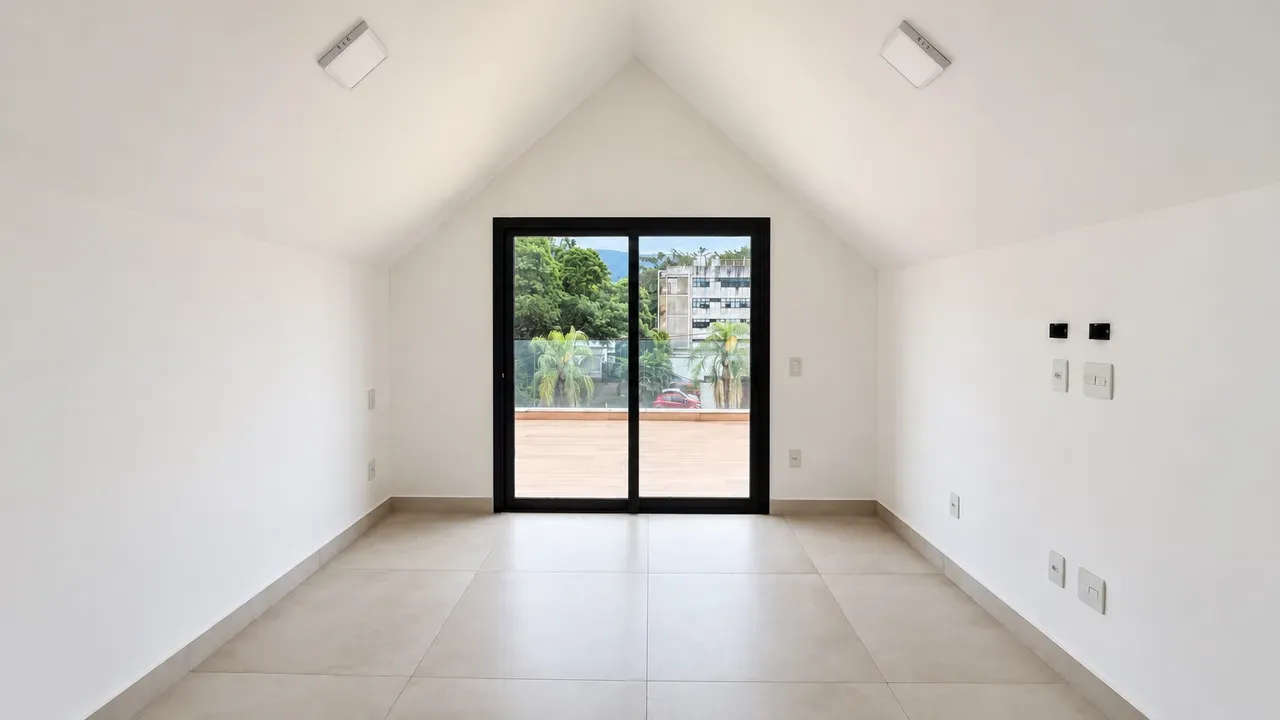 House, 360 m², with floor-to-ceiling windows — photo 12