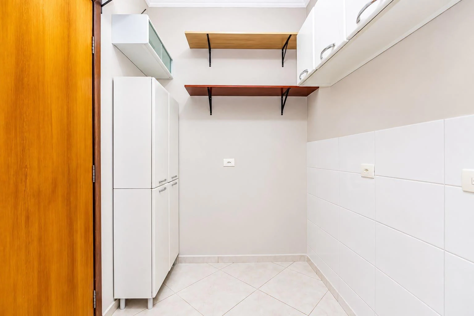 3-bedroom house with a grill on the balcony in Curitiba — photo 17