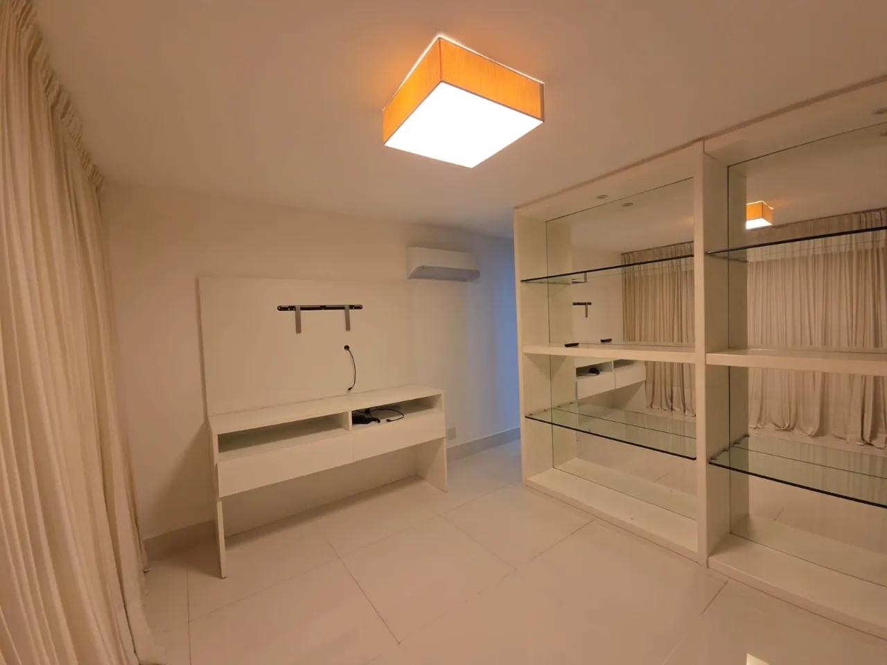 Furnished apartment, 316 m², with a walk-in closet — photo 3