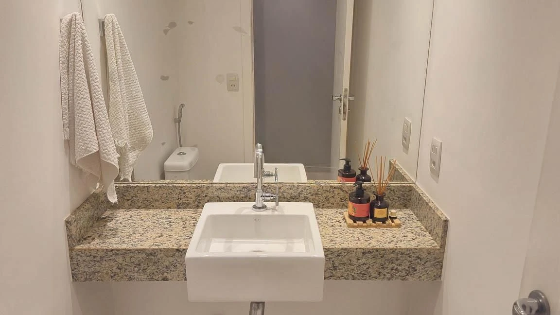 3-bedroom apartment with a glass-enclosed balcony — photo 20