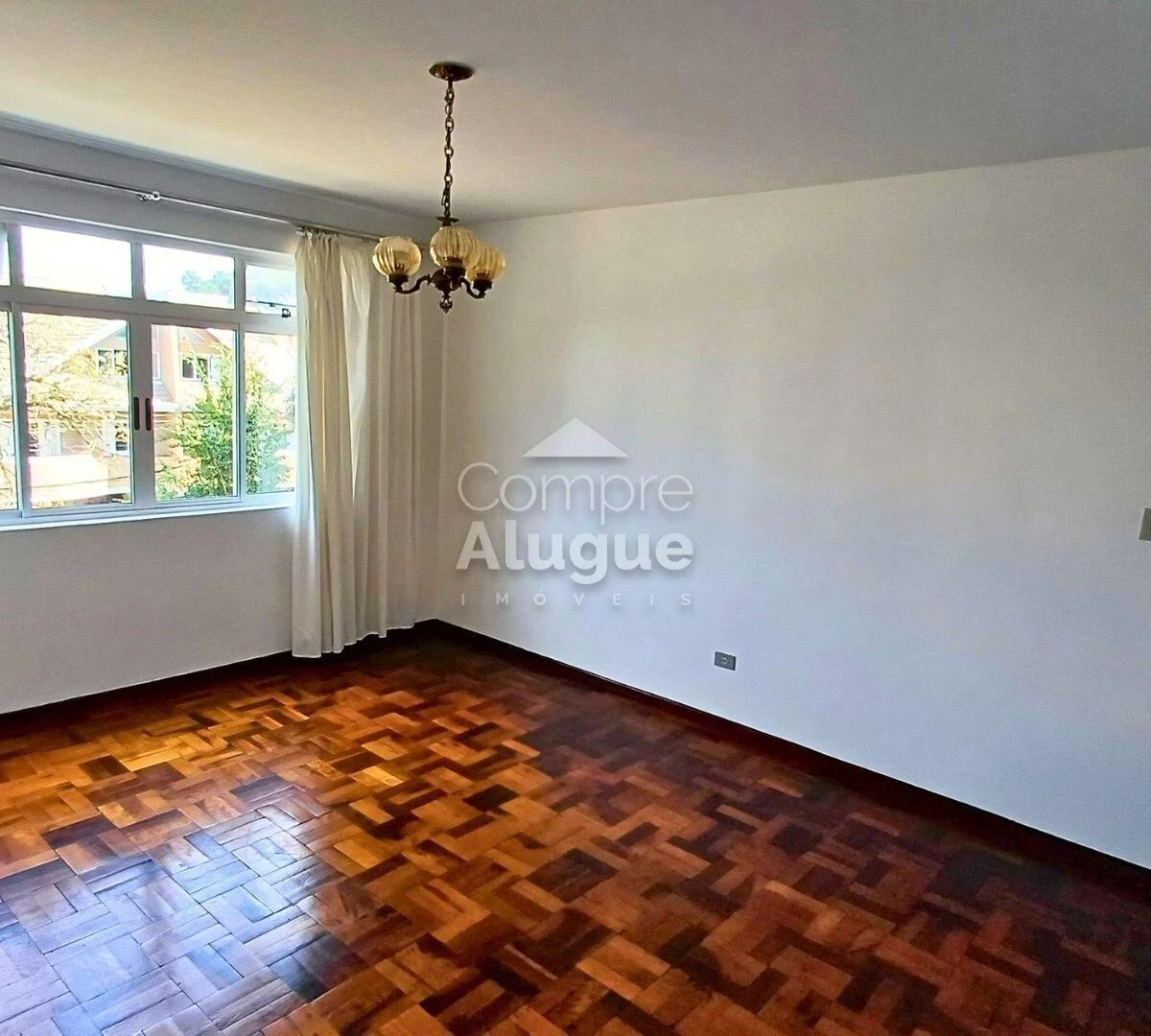 3-bedroom apartment with wood or laminate floors in Curitiba — photo 9
