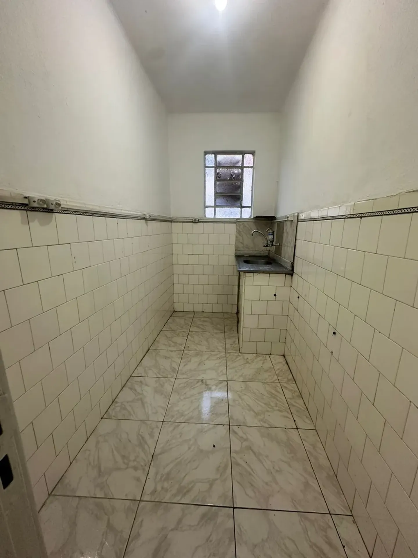 Unfurnished apartment with a separate closed kitchen — photo 2