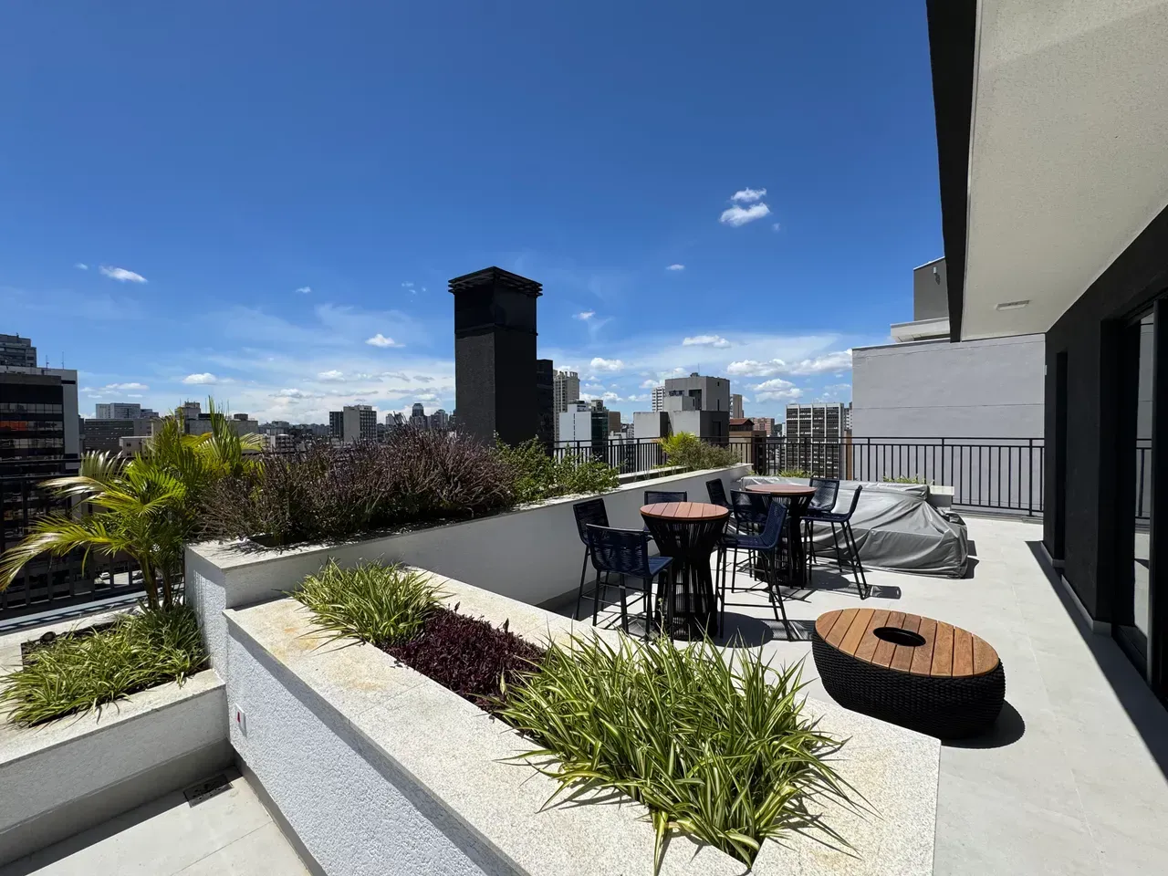 Furnished 1-bedroom apartment with a balcony — photo 34