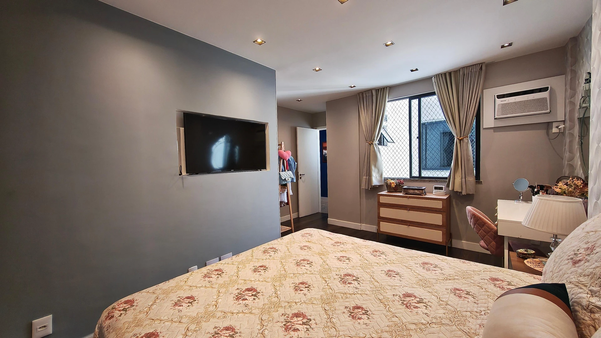 Apartamento mobiliado com 3 suítes e varanda com churrasqueira — photo 5