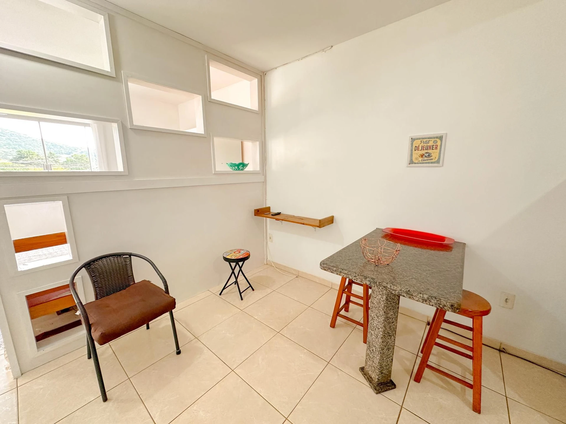 Apartamento amueblado de 1 dormitorio con balcón — photo 11