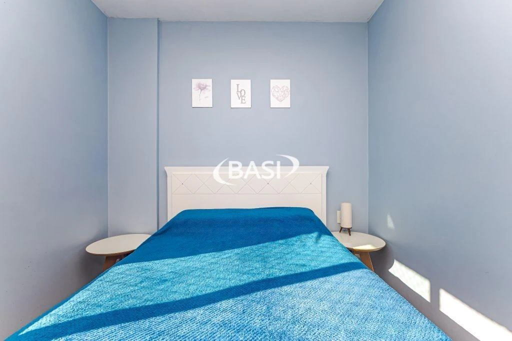 70 m² apartment with a home office and a washing machine — photo 12