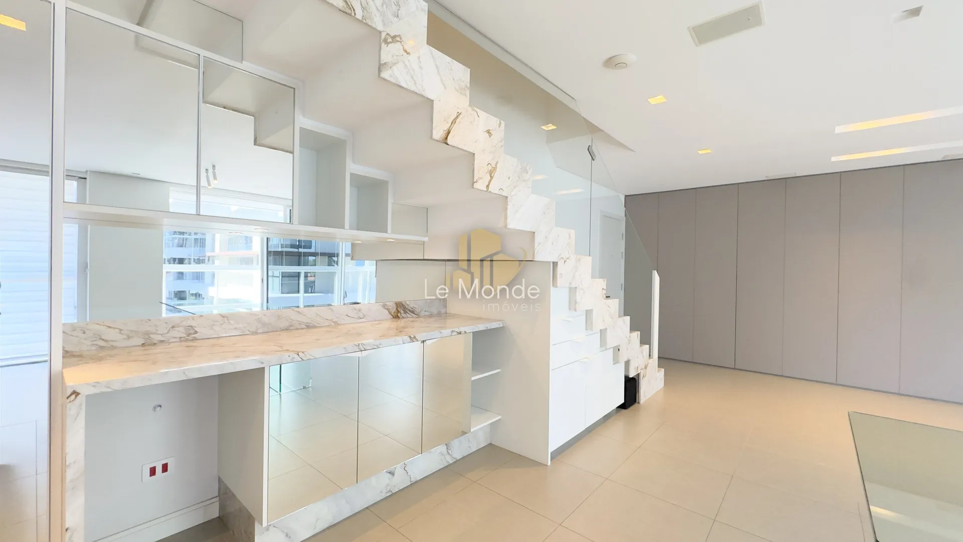 Duplex apartment with 3 bedrooms and 156 m² — photo 18