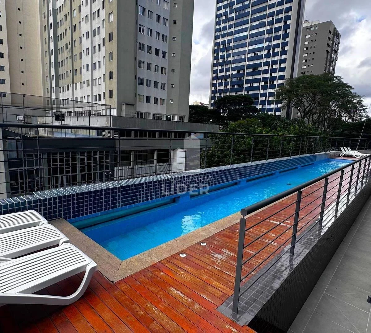 One-bedroom apartment with a bathtub in Curitiba — photo 17