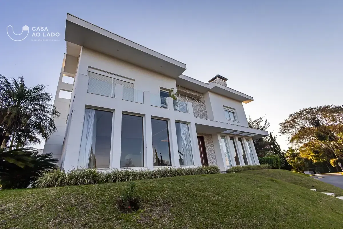 House with 629 m², 4 bedrooms and a balcony — photo 51