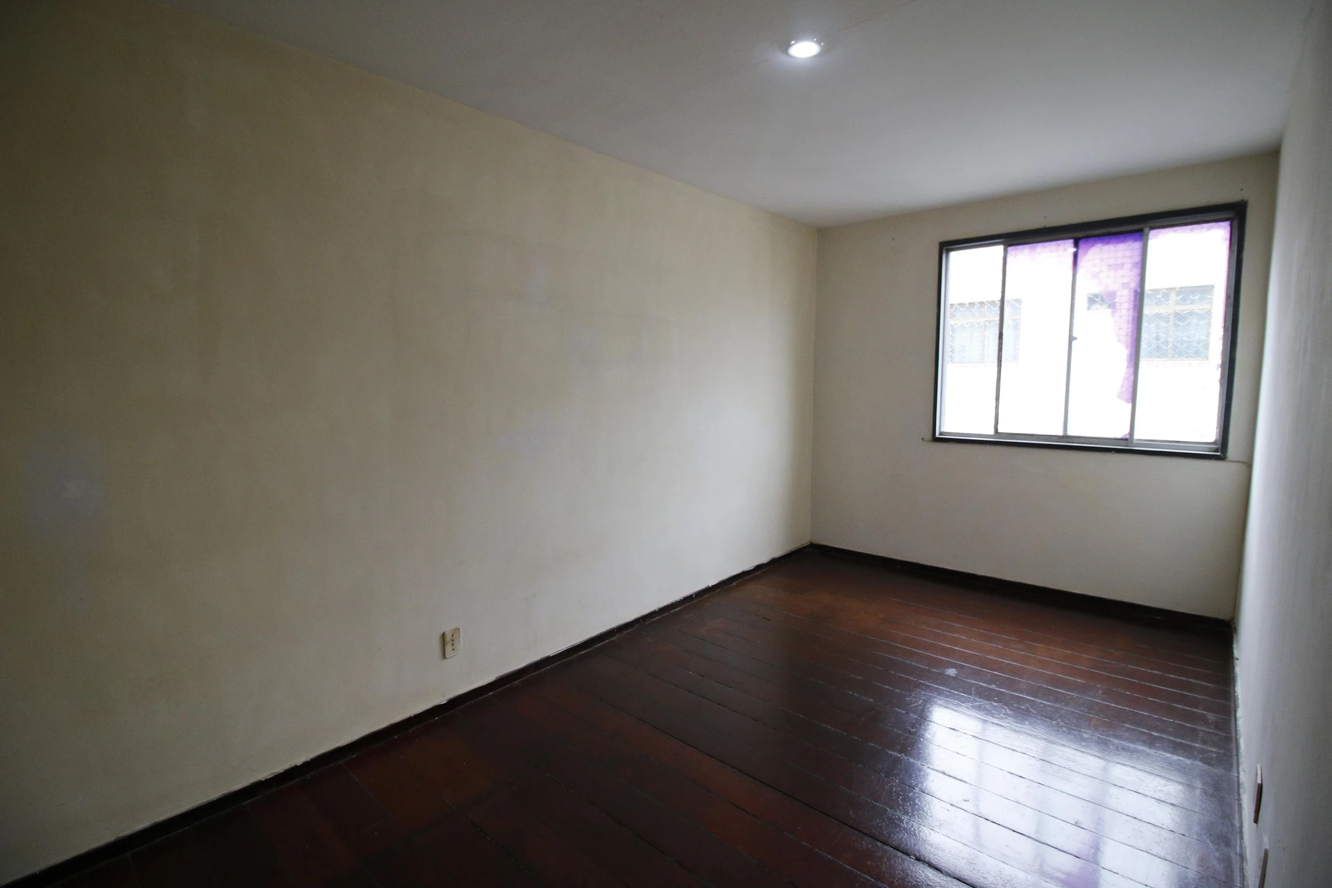 Balcony with a grill in a 3-bedroom apartment, 128 m² — photo 33