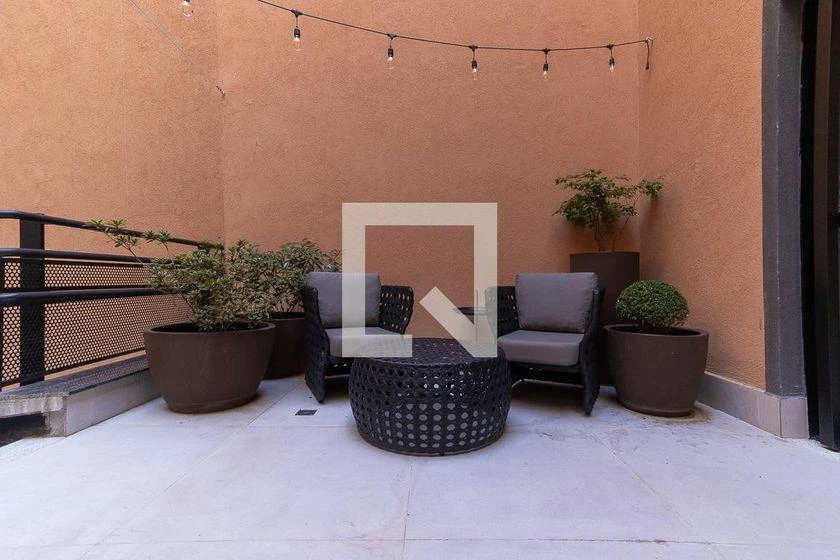 Balcony with a grill in a one-bedroom apartment, 32 m² — photo 31
