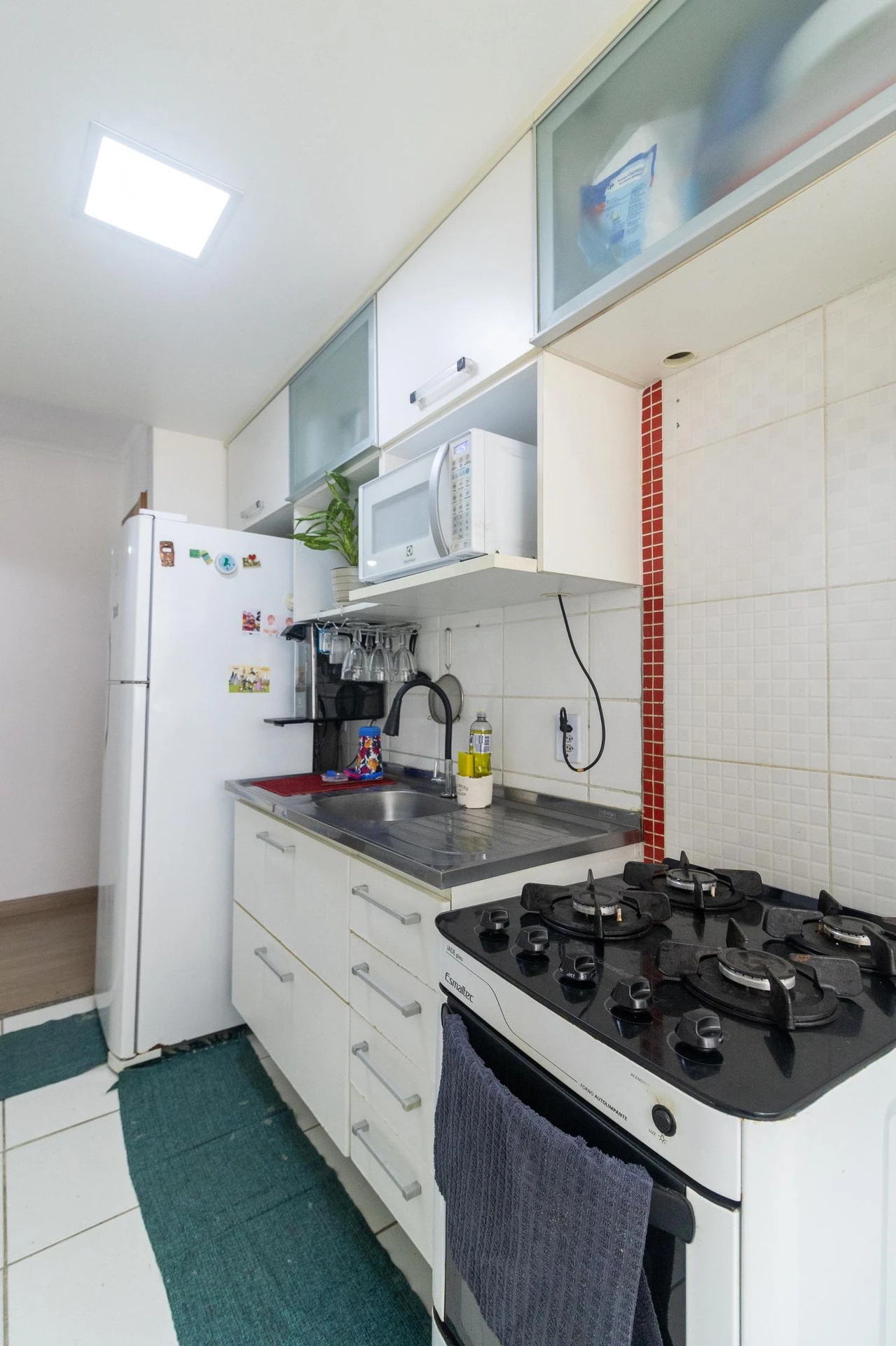 Furnished 2-bedroom apartment with balcony — photo 18