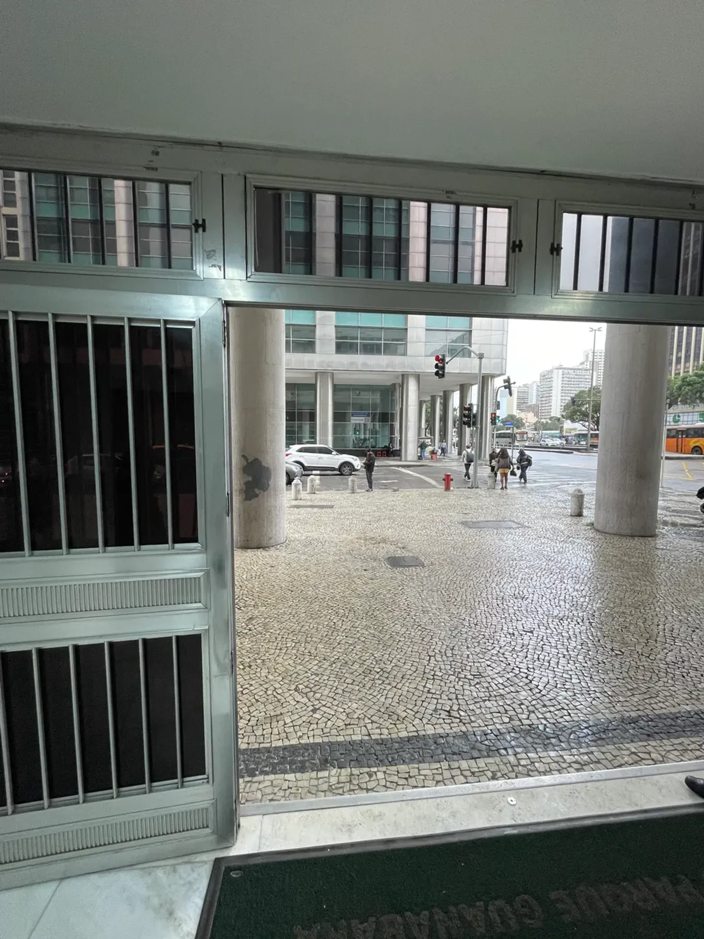 Unfurnished studio with city view and 1 bedroom — photo 2