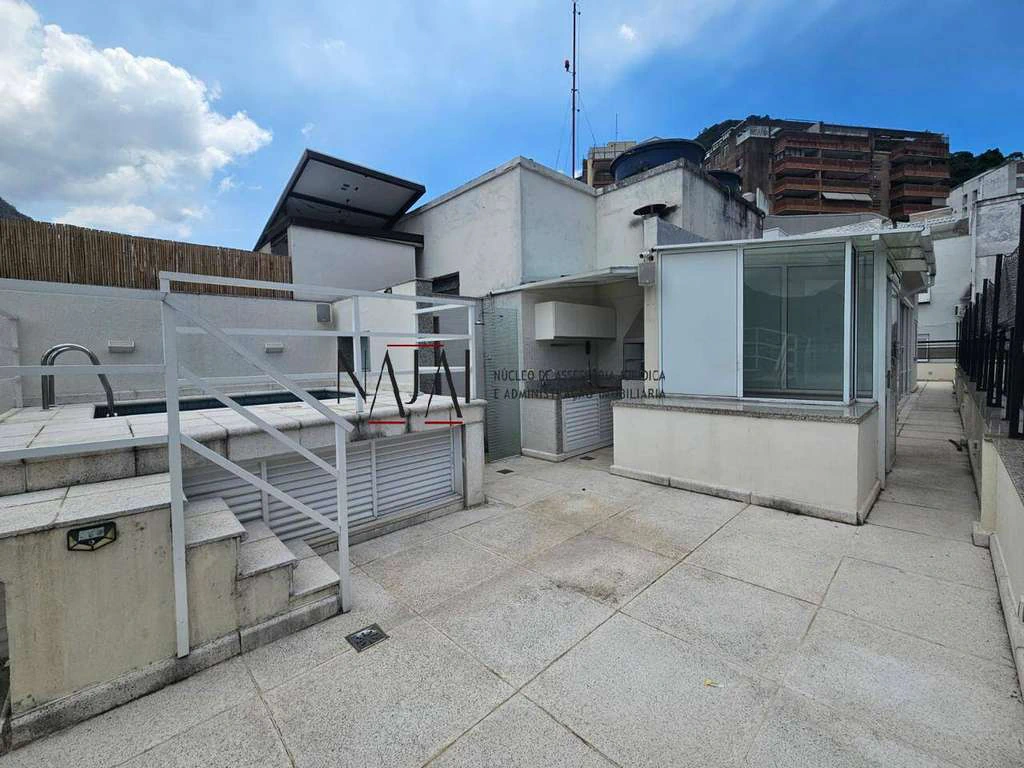 Furnished duplex penthouse with 4 bedrooms and 324 m² — photo 18