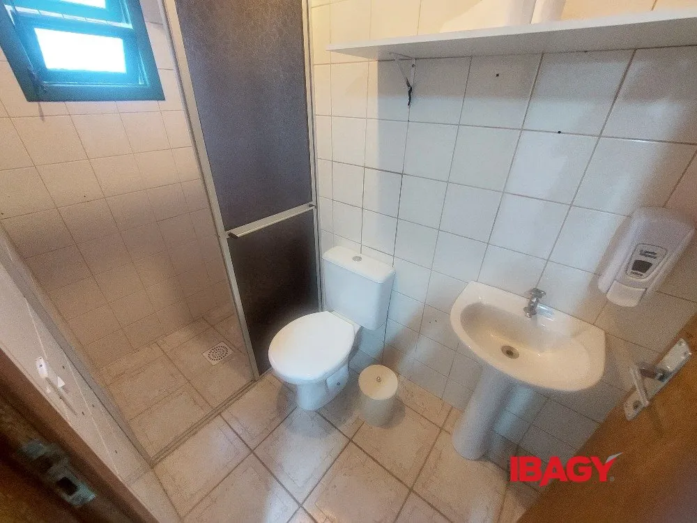 Furnished house with 5 bedrooms on 5200 m² — photo 11