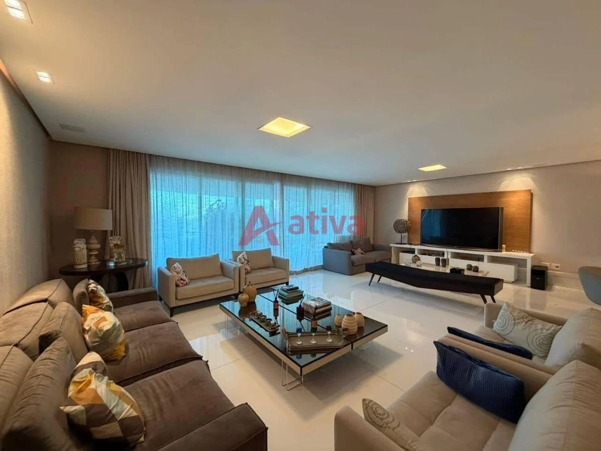 4-bedroom apartment with a glass-enclosed balcony — photo 3