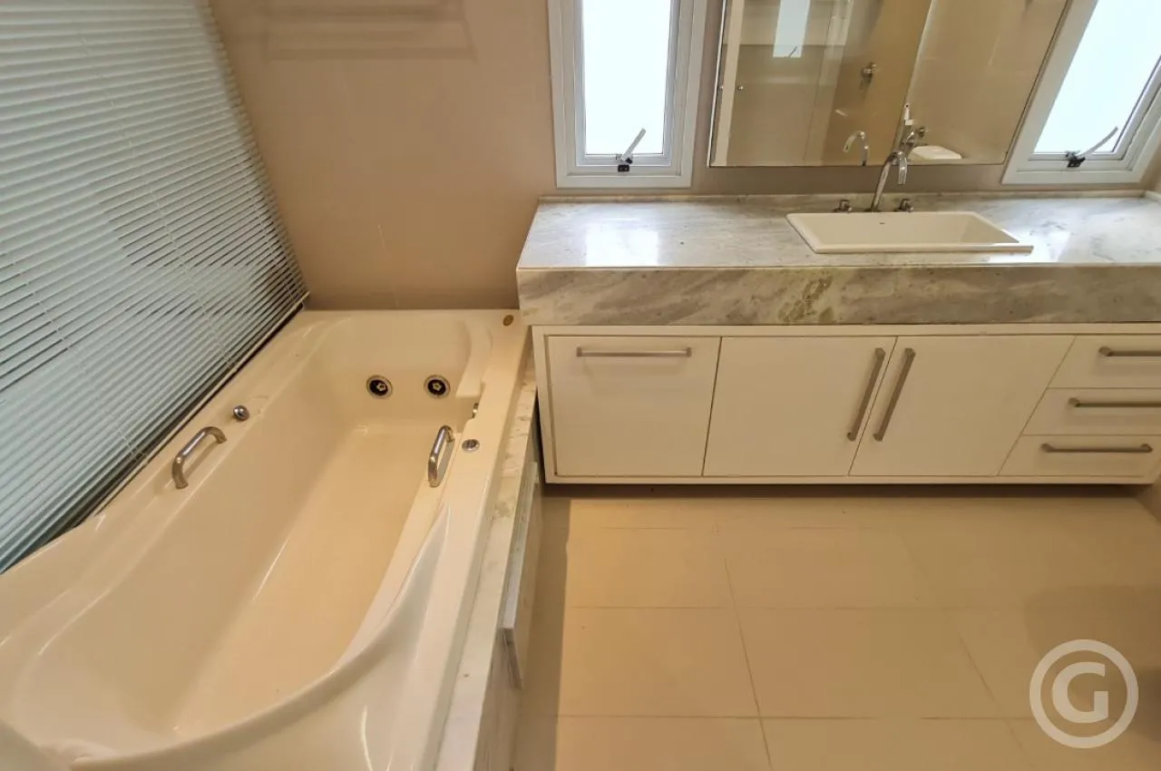 2-bedroom apartment with a water view in Florianópolis