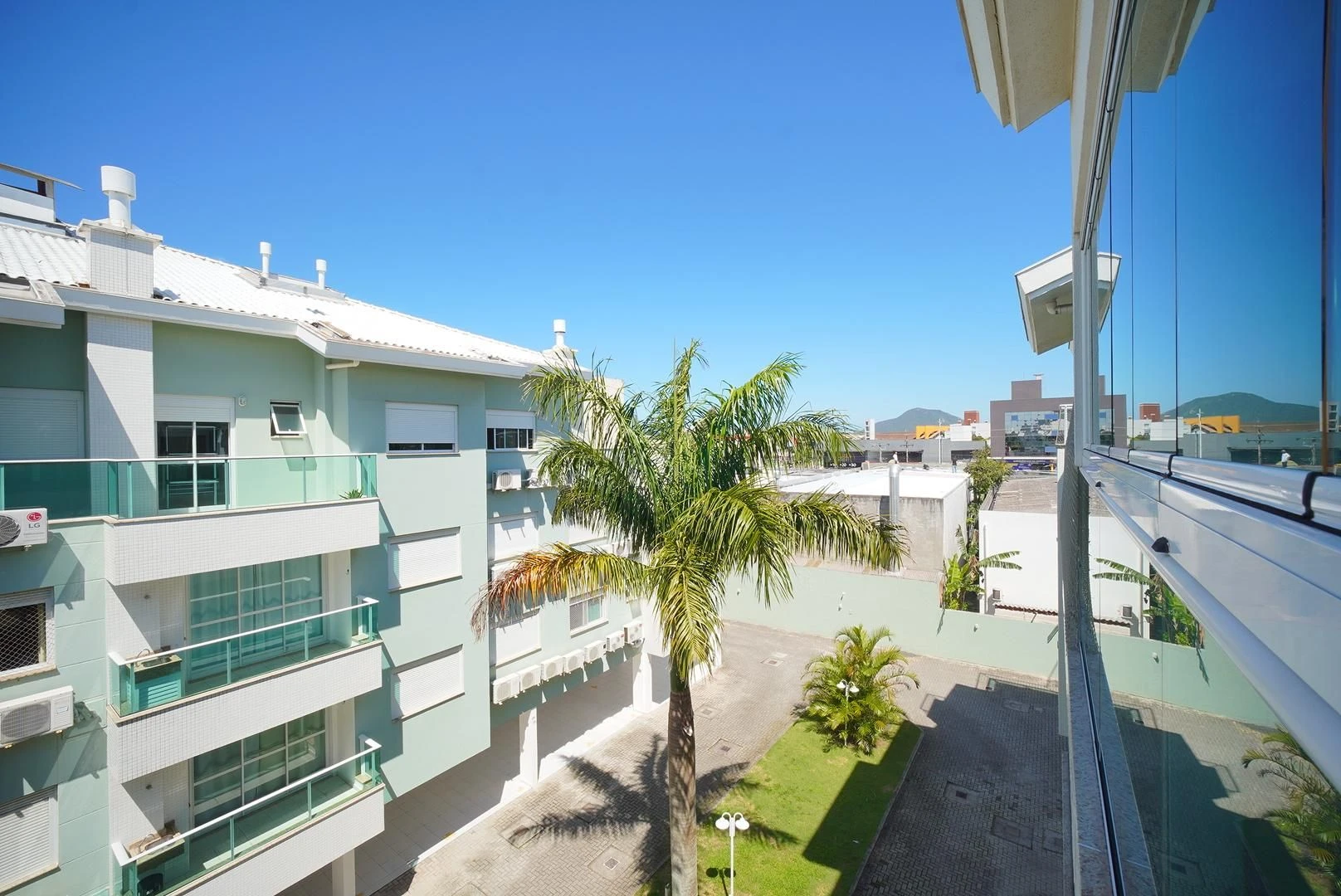 205 m² apartment with a private pool and a jacuzzi — photo 26