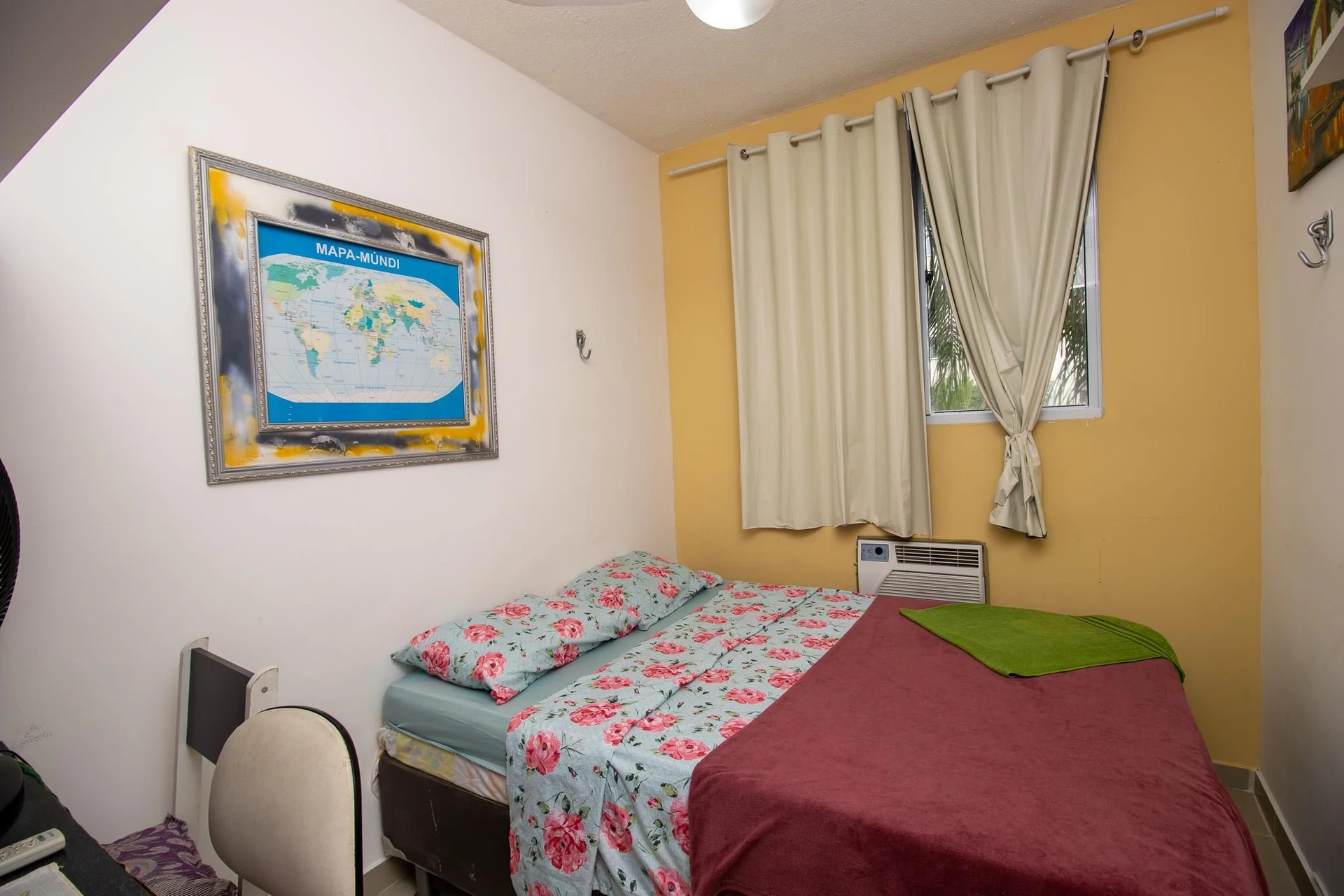 Furnished 2-bedroom apartment with gym in the condo — photo 21