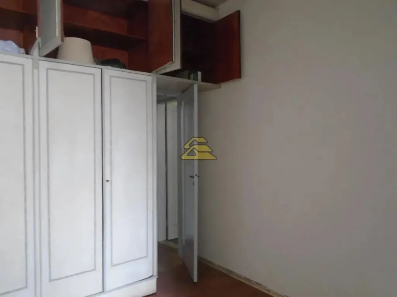 Apartamento de 2 quartos com cozinha separada e fogão a gás — photo 17