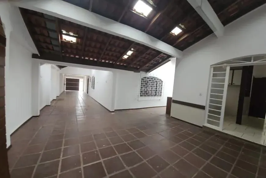 3 quartos e piso de madeira ou laminado: casa de 200 m² — photo 12