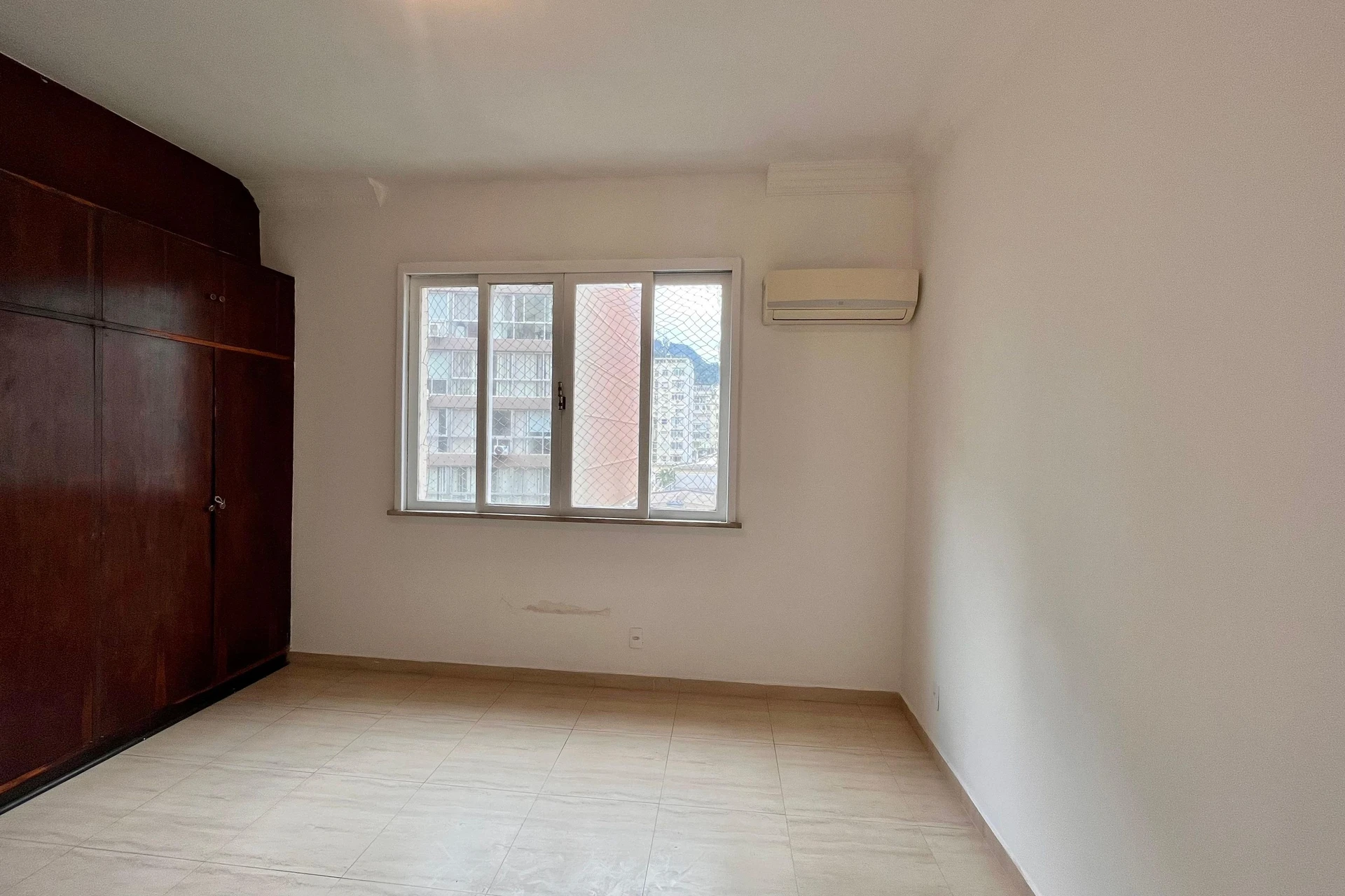 3-bedroom apartment with separate kitchen and electric stove — photo 28