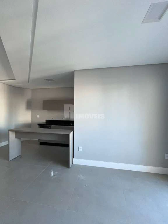 2-bedroom apartment with open-plan gas kitchen — photo 4
