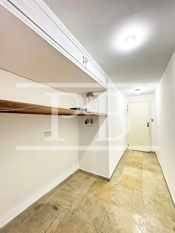 3-bedroom apartment with enclosed glass balcony — photo 37