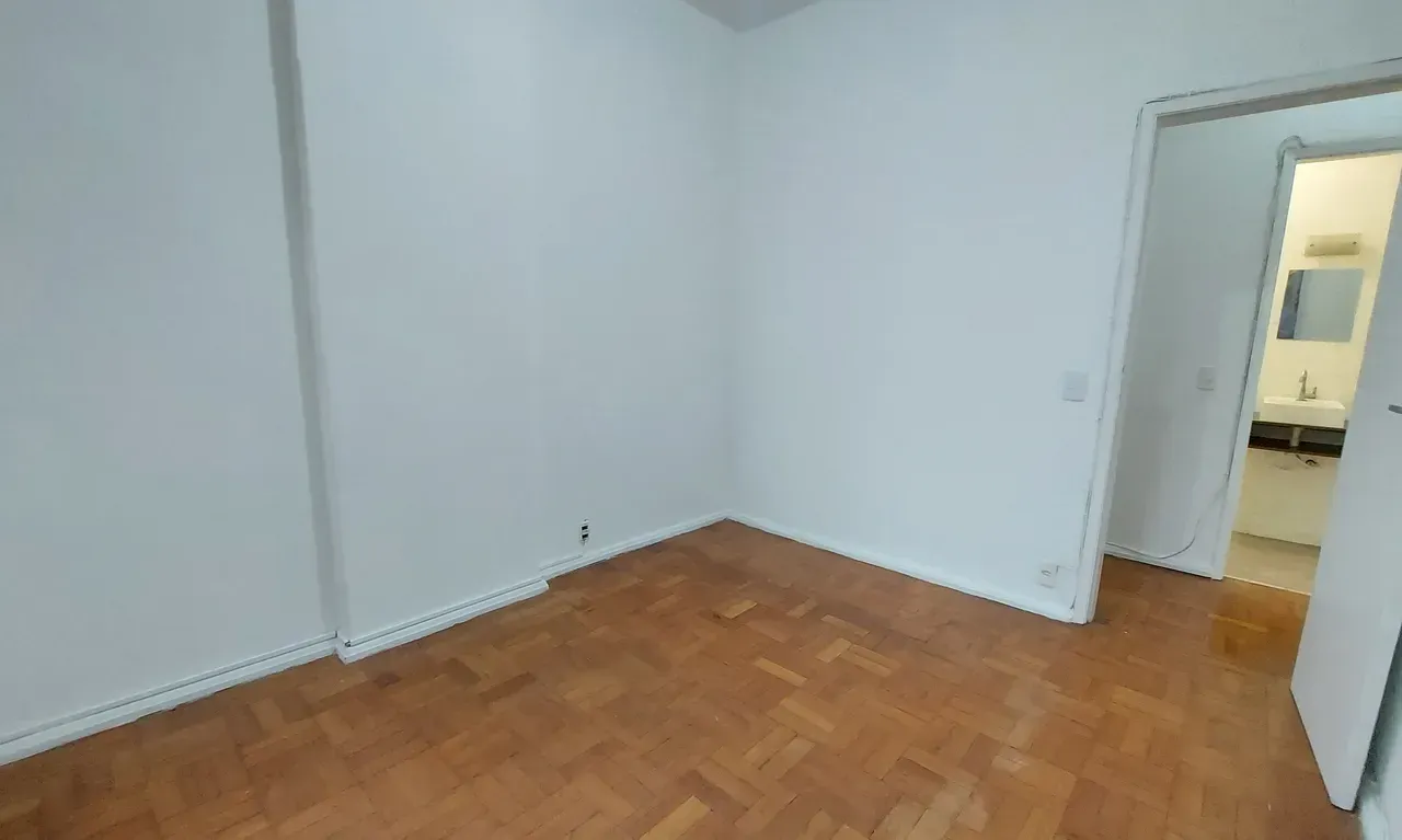 Unfurnished apartment with 3 bedrooms and 2 bathrooms — photo 17
