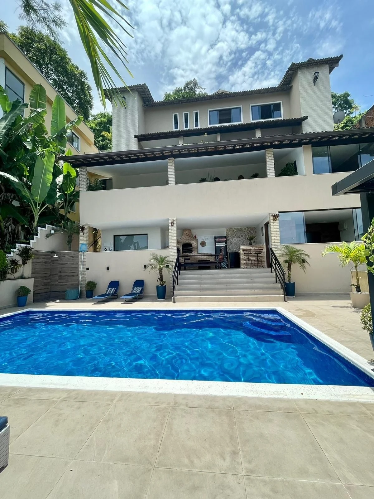 4-bedroom apartment with a grill on the balcony — photo 22